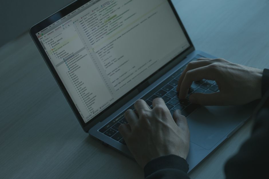 Перевод интерфейса INCY: язык, локаль и подсказки
